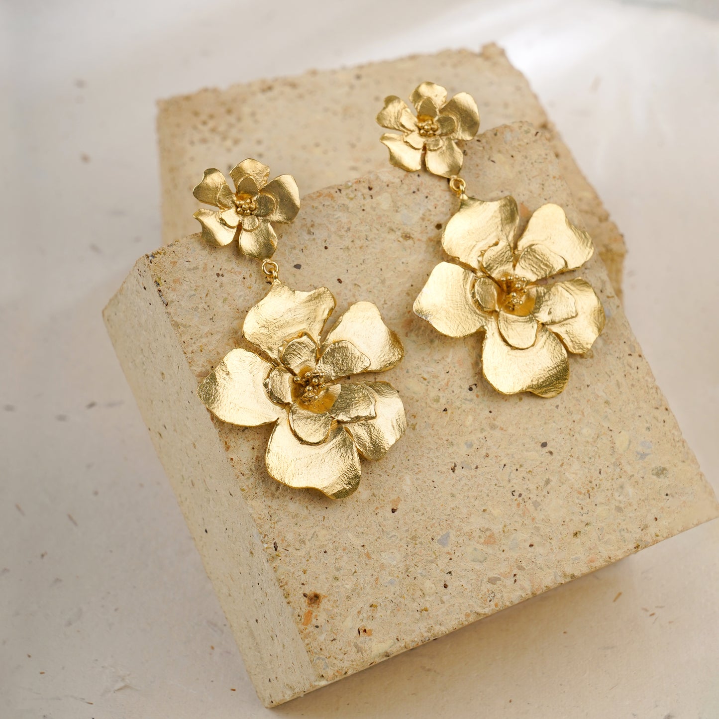 Golden florina earrings