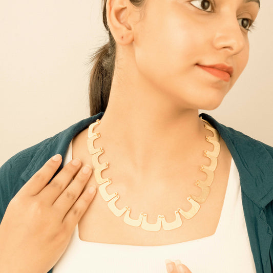 Gold platted Geometric elegant necklace