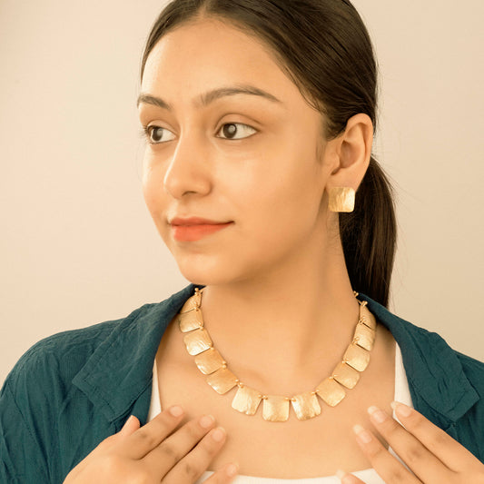 Gold platted Nugget collar Necklace